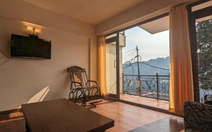 Lake Vista 2bhk close to Mall Road by Roamhome