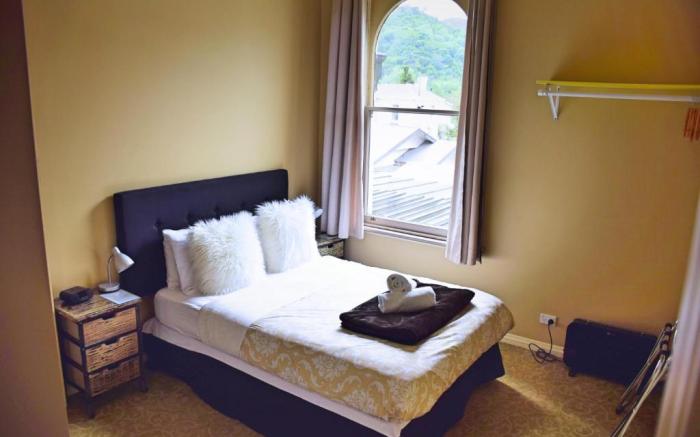 The Prince Albert Backpackers & Bar