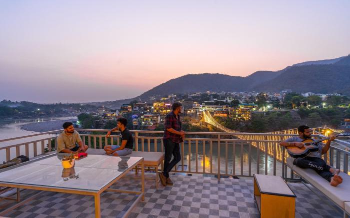 Madpackers Rishikesh Laxman Jhula