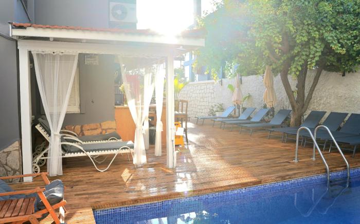 Kekik Alaçatı Otel Catina