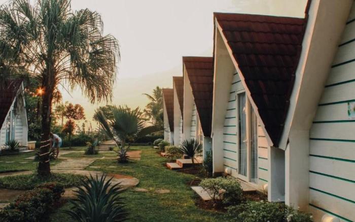 Seaside Villa & Muse Beach Resto