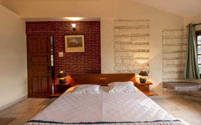 Stargazers Chalet 3bhk w picturesque view by Roamhome