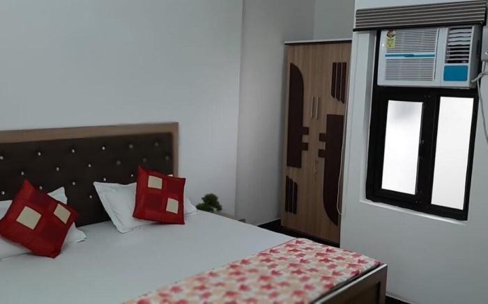 Home in Vrindavan, Near Temple
Fully furnished