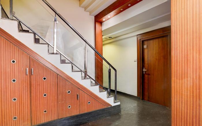 Hotel O Queen shell residency Vadapalani