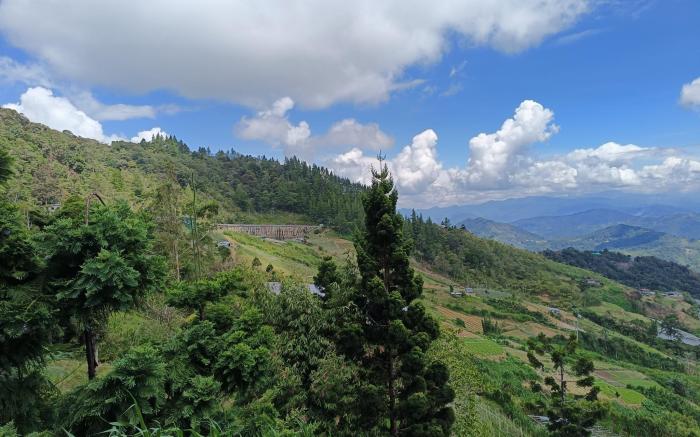 Sinar Akinabalu Valley couple gateway  