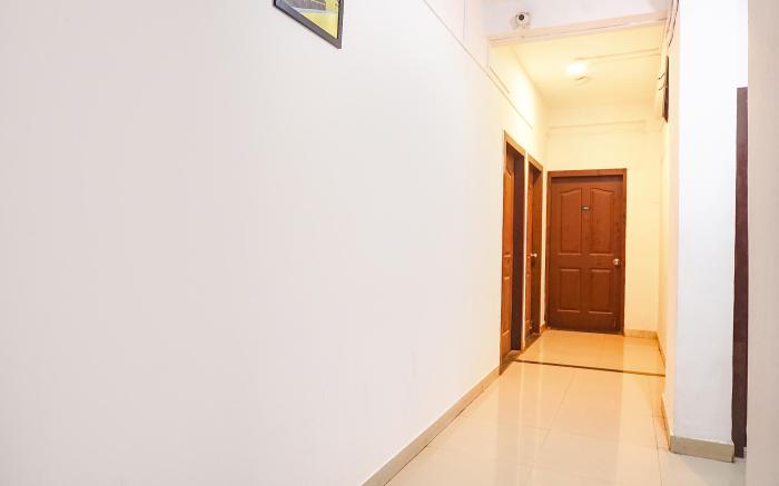 FabHotel Silver Key I - Nr. Aga Kha Palace