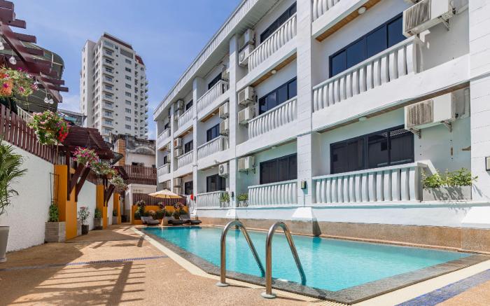 Rattana Beach Hotel