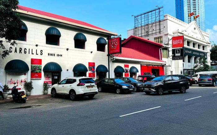 Cosy home in heart of Colombo at Capitol Twinpeaks