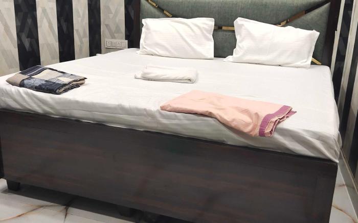 Hotel O Golden Palace Homestay