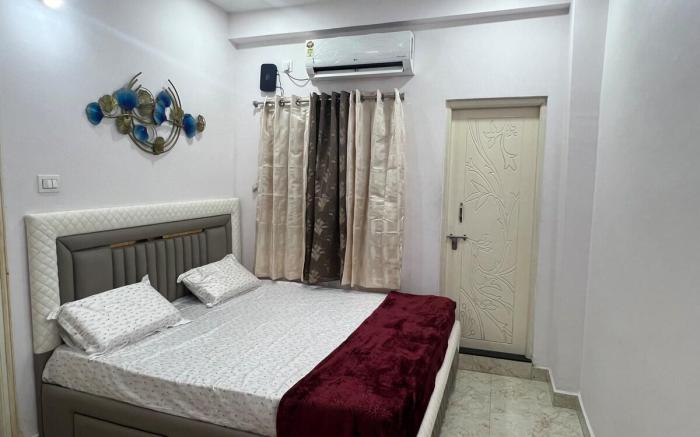 Atlas Homes 1BHK with Gas,RO, WiFi, OTT, 55inch TV