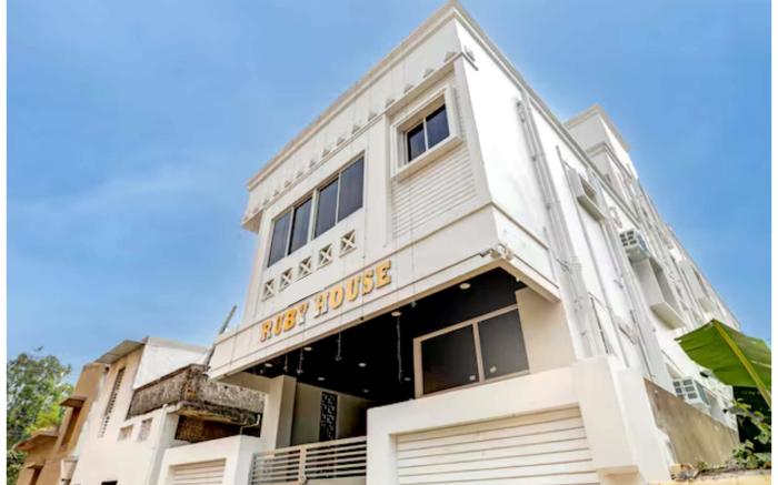 Goroomgo Ruby House Puri - Near Sea Beach 