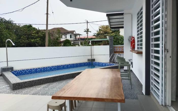 Tints of Green Pool Bungalow-6 Bedroom-Karaoke-BBQ