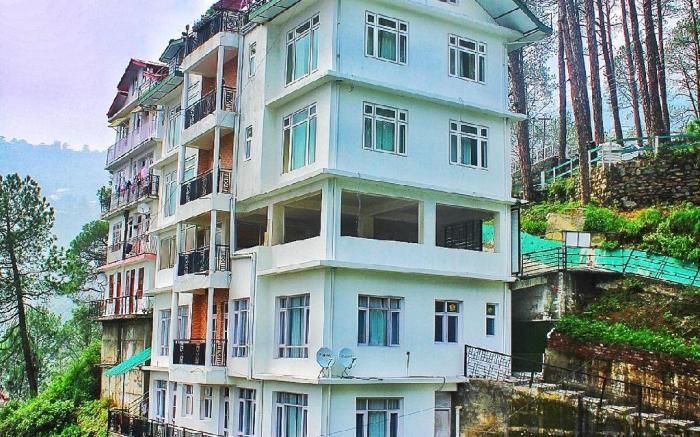 4 bedrooms villa near Mall road