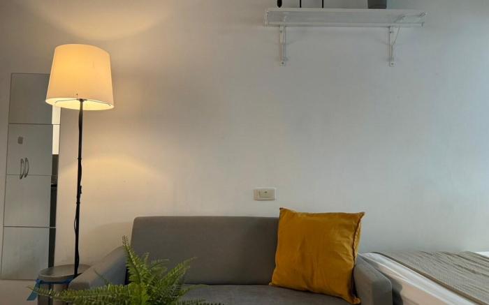 New! White House, 2 Minutes from Exit 1 of Ximen MRT (906)