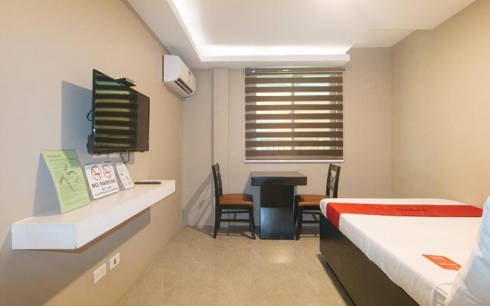 RedDoorz Plus Seventy Five Inn Near Manila Airport