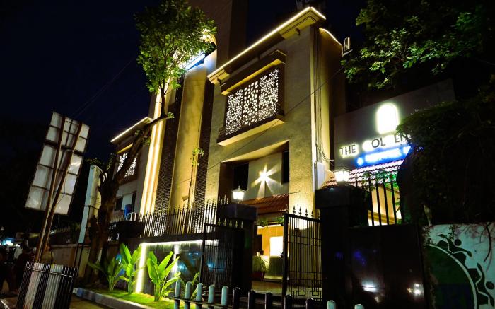 Hotel Golden Arc