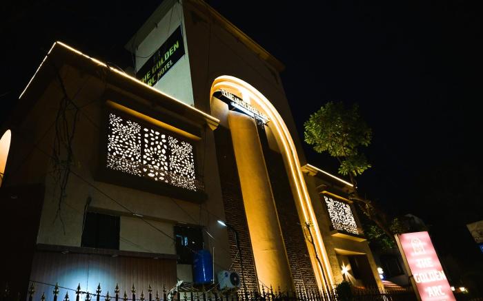 Hotel Golden Arc