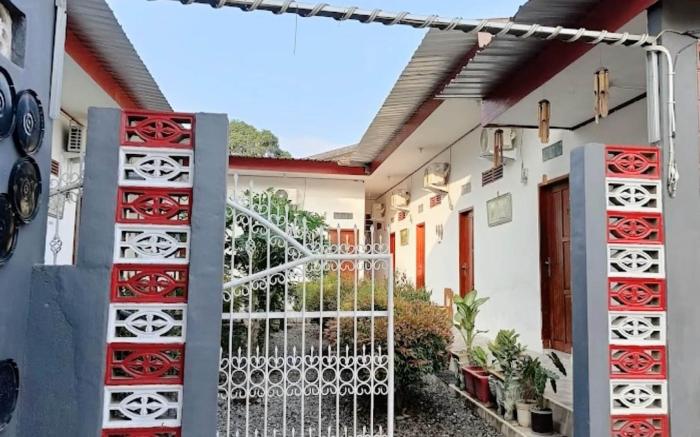 OYO 94222 Anda Kost 2 Near Lapangan Syech Yusuf Discovery