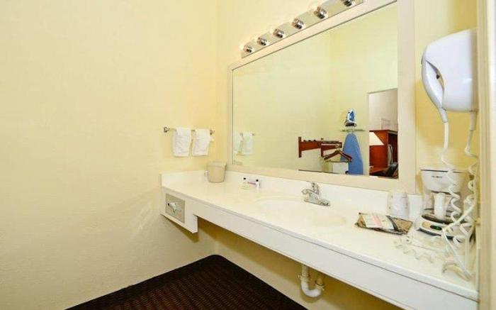 Manchester Heritage Inn & Suites
