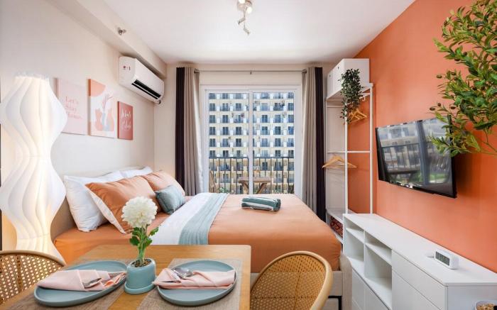 Elegant condo w/ balcony Near Airport, CCLEX