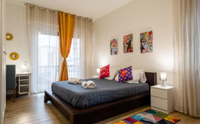 Pop art-inspired homey apartment | self check-in