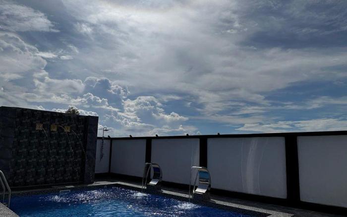 Sea Glades Villa (Swimming Pool & Airport nearby)