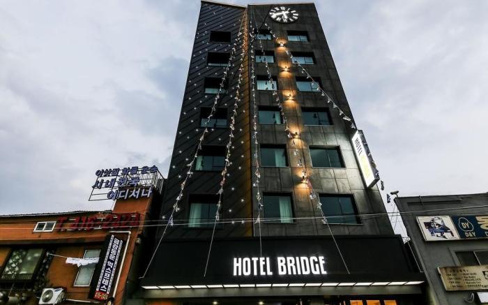 Hotel Bridge