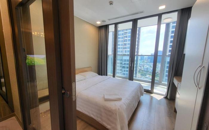 1br Lovely apartment in Landmark 81 building.