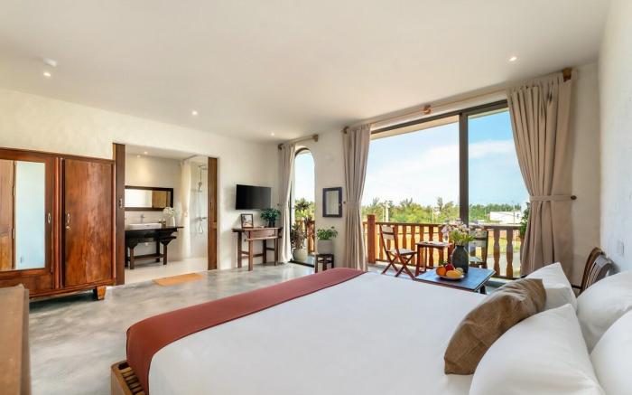 Rustic Charm House 5BRs & 7’ to An Bang Beach