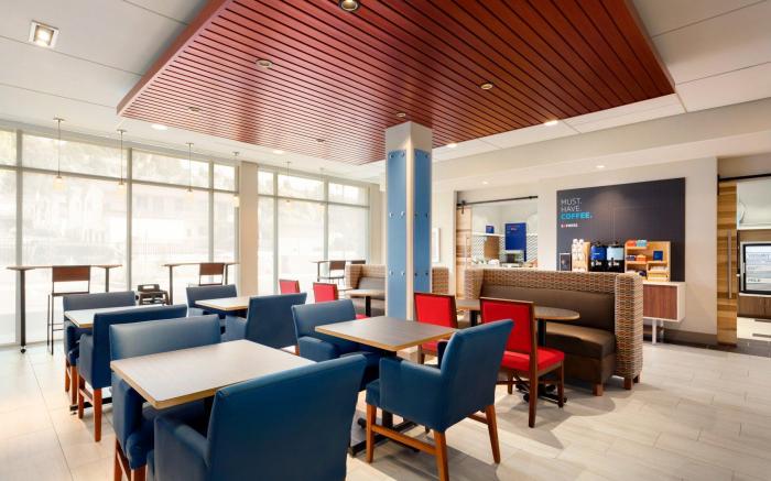 Holiday Inn Express & Suites Hayward – Mission Foothills By IHG