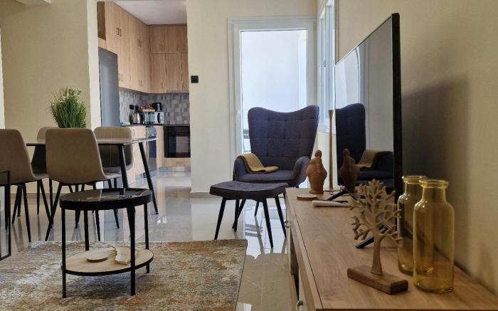 Central 1bedroom Apartment Steps from the Sea