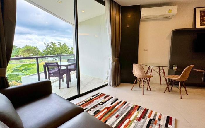 Escape Condominium Beachfront Suite E222