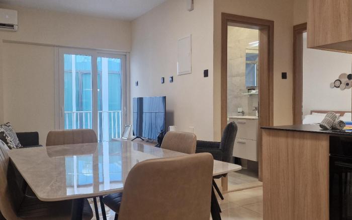 Downtown 1bedroom Apartment Steps from the Sea