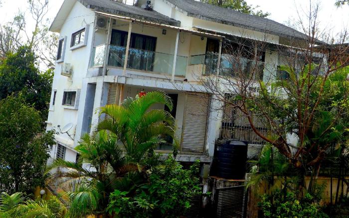 Triveni Stays Blue Gum 3BHK