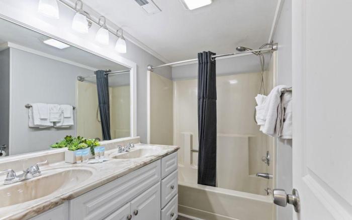 Spectacular Oceanfront Condo at Meridian Plaza