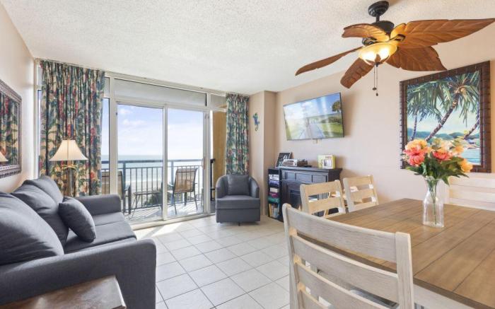 Oceanfront Sunny Condo w Pool in Atlantica Towers