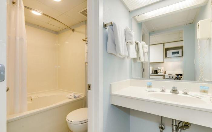 Boardwalk Beach Resort | Oceanfront with Balcony