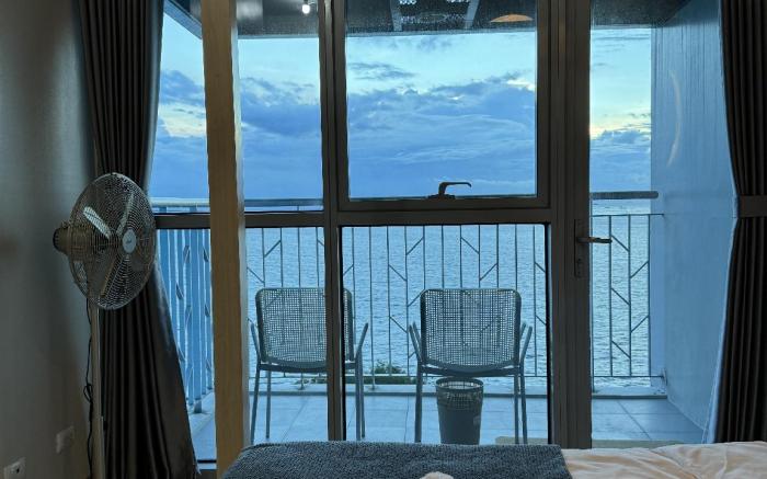 Panoramic Seaview 2BR Near Airport Facing the Bay