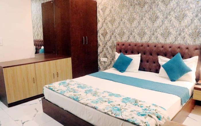 RBS Hotel & Restaurant 2 mint from Ram Janam Bhumi