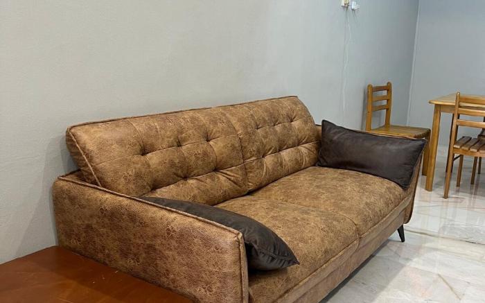 Clean and Convenient Landed Walk to KSL 2Min