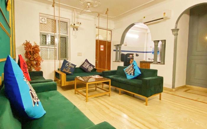 2bhk big screen cozy relax chill out homestay