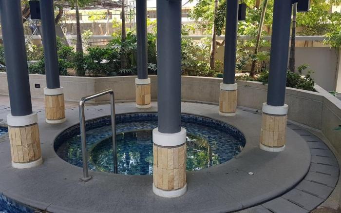 The Viceroy Residences at Mckinley Hill