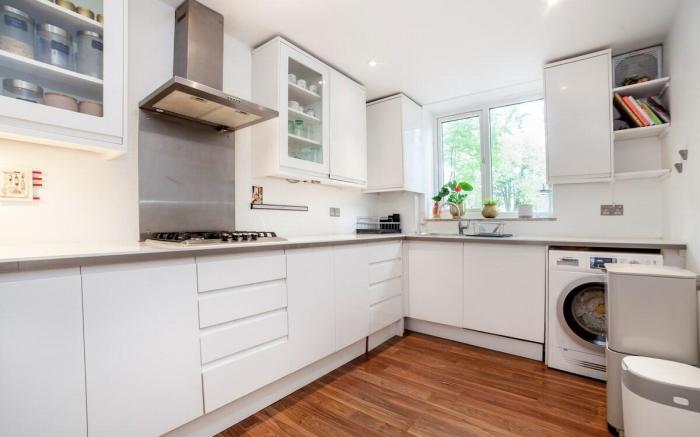 Lit & Airy 2BR Duplex Flat, 2 min to Clapham North