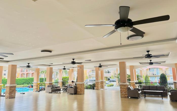 Fully-furnished 1BR unit with balcony