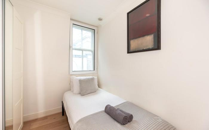 2BR in Charing Cross | Victoria Embankment Gardens
