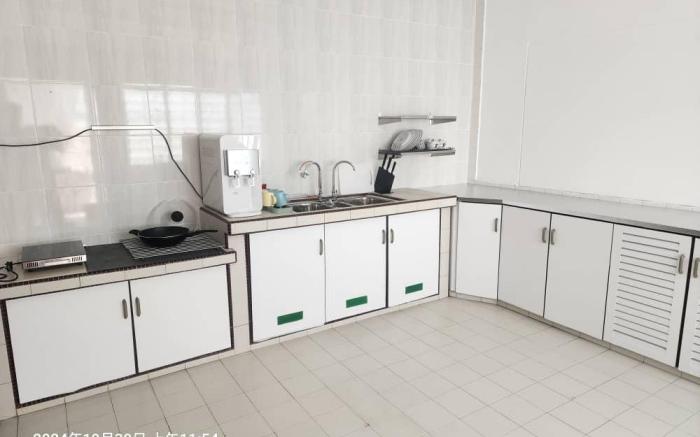 Mawar Homestay (Upper Floor Apartment)