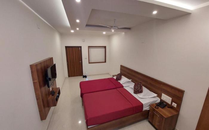 FOUR SQUARE COMFORTS