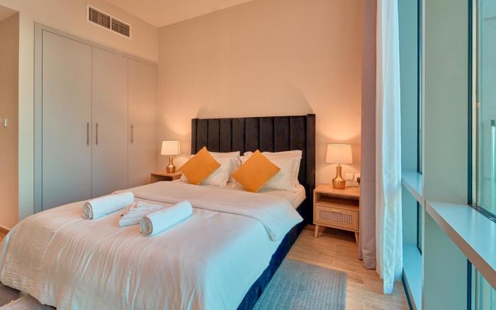 Luxury 1BR Near Burj Khalifa With City Views