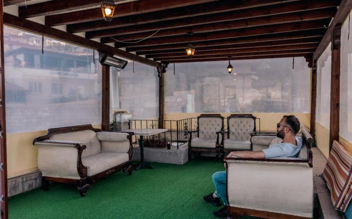 Tafana Cave & Stone Lodge