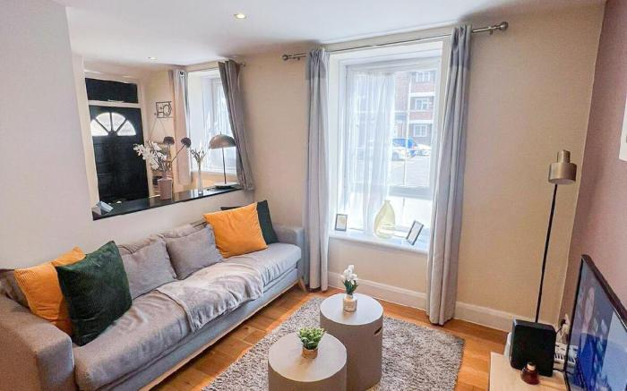 Stylish 2BDR flat in central Vauxhall, Oval